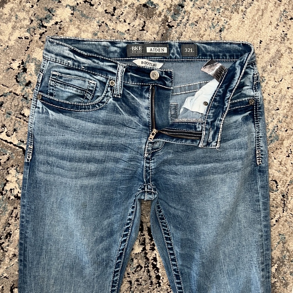 BKE Aiden Bootleg jeans size 32 Long. Just like new!
